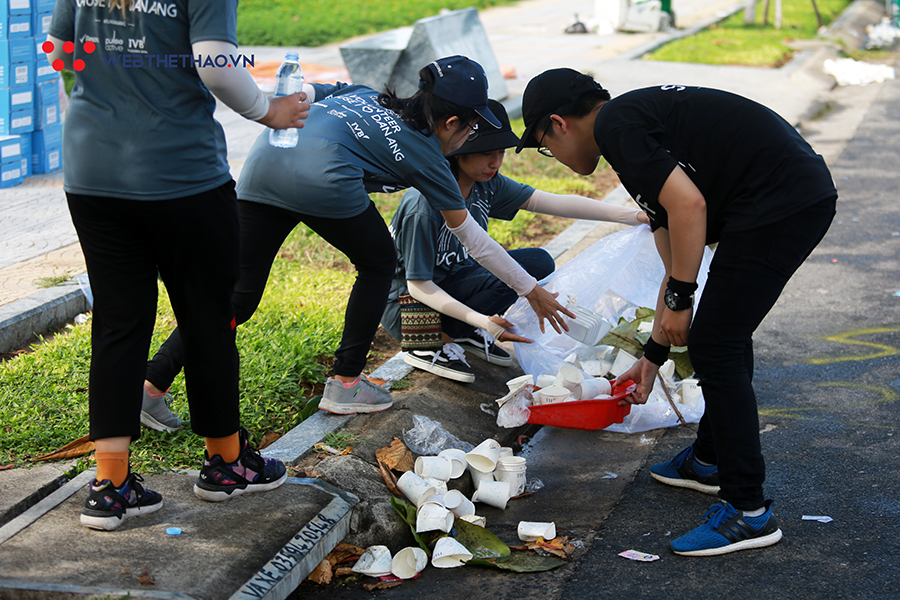 Những người hùng thầm lặng tạo nên sự thành công của Manulife Danang International Marathon Những người hùng thầm lặng tạo nên sự thành công của Manulife Danang International Marathon